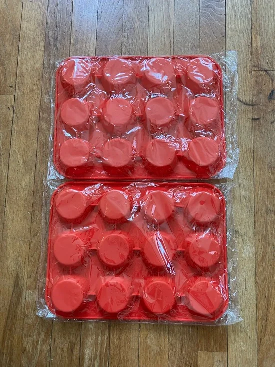 NWT Silicone Muffin Tins 2-12 count trays - Picture 3 of 4